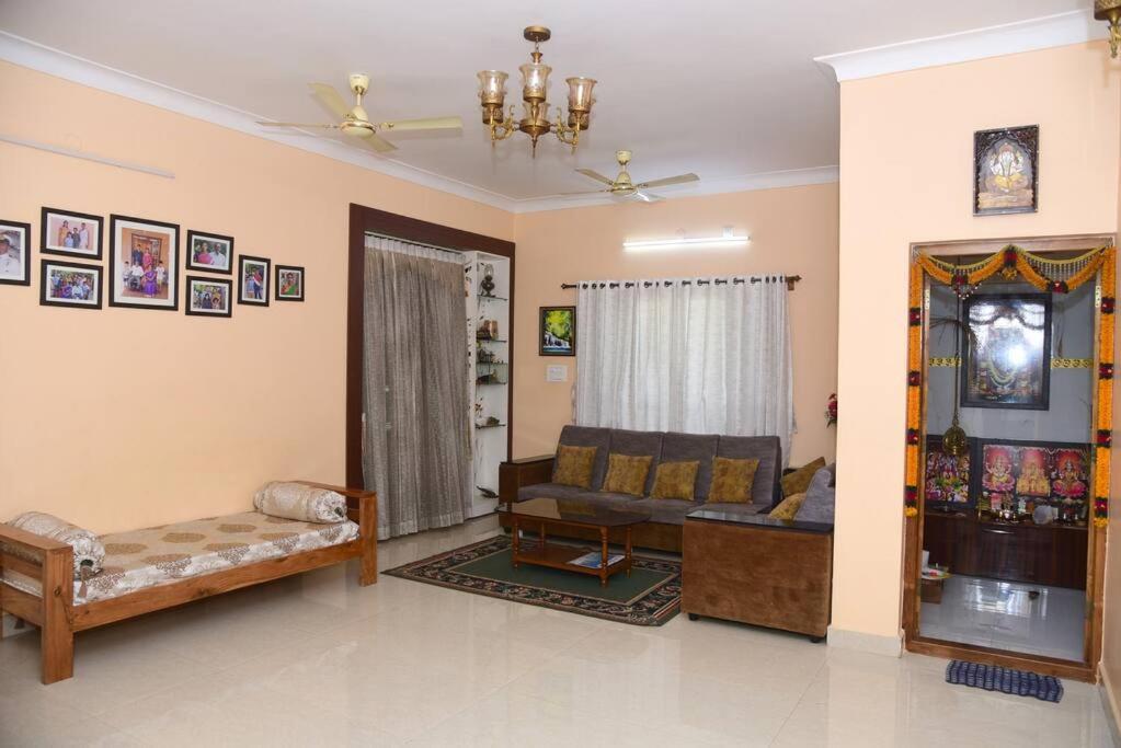 S R Luxurious Fully Ac 3 Bhk Bunglow Mysore Villa Eksteriør bilde