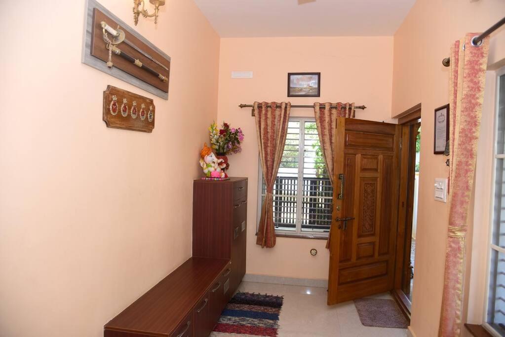 S R Luxurious Fully Ac 3 Bhk Bunglow Mysore Villa Eksteriør bilde